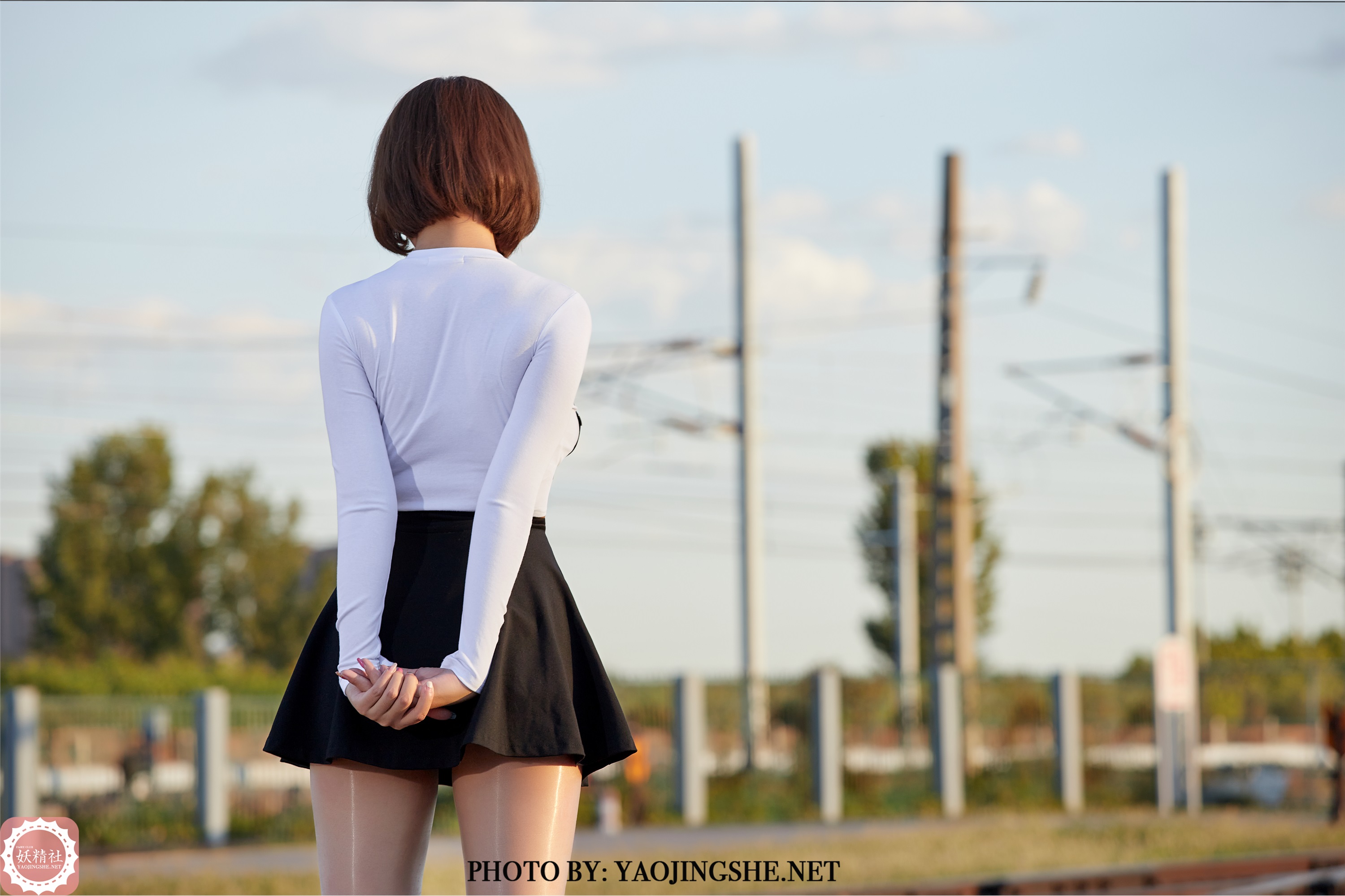 妖精社  2020.11.28 T2042《逆光车站》唐飞飞